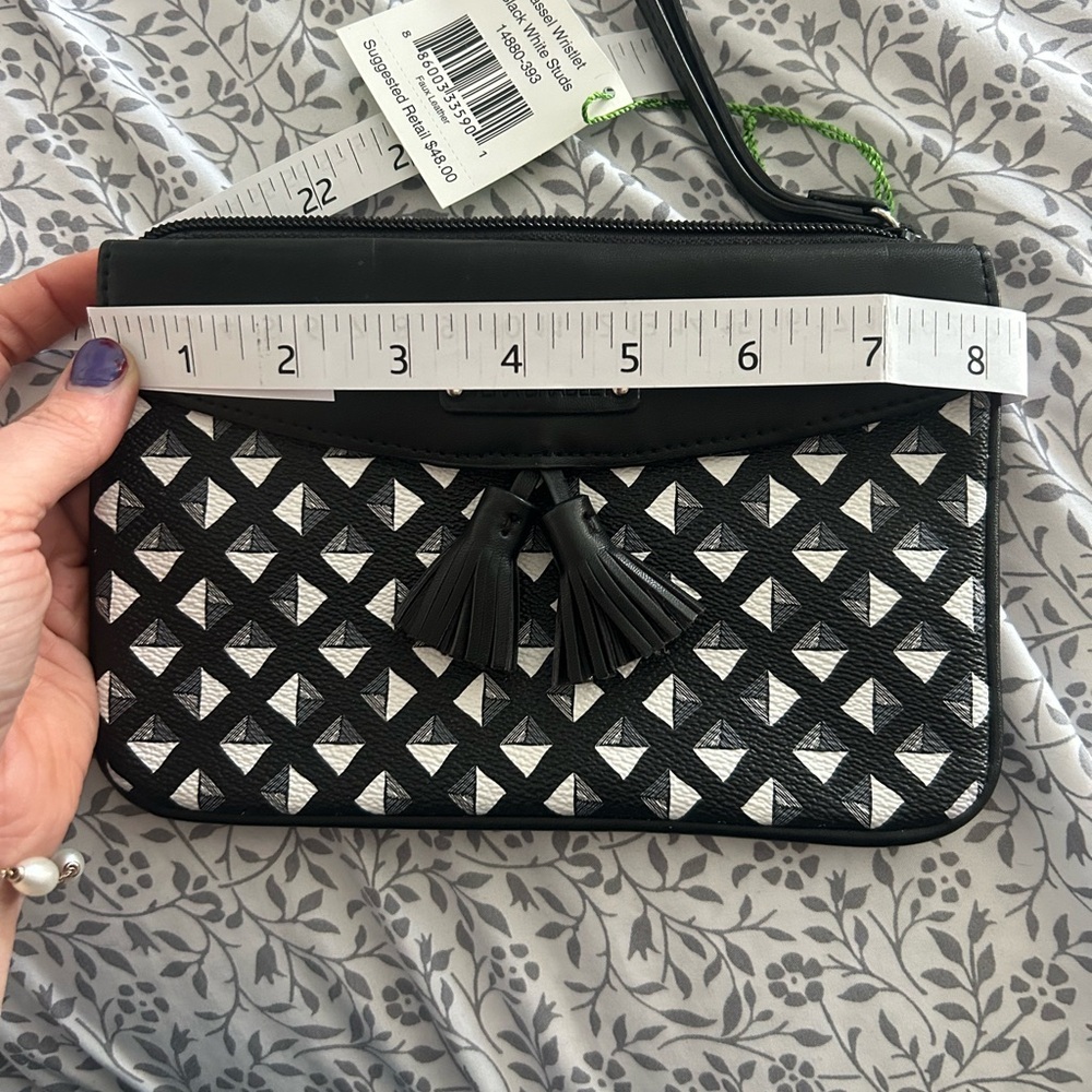 VERA BRADLEY TASSEL WALLET BLACK WHITE  FAUX LEATHER WRISTLET NWT - Picture 5 of 7